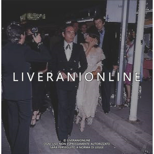 RETROSPETTIVA CLAUDIA CARDINALE ATTRICE NELLA FOTO CON PASQUALE SQUITIERI NELL\'ANNO 1976 AL FESTIVAL INTERNAZIONALE DEL CINEMA DI CANNES AG ALDO LIVERANI SAS