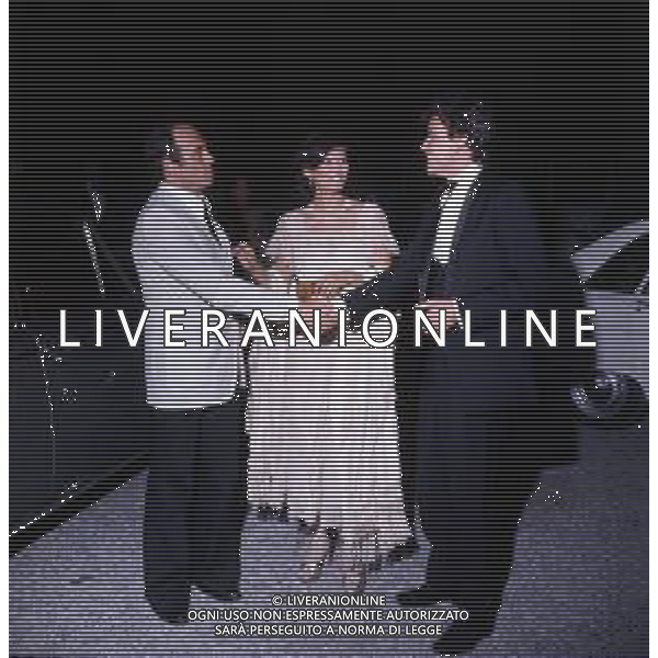 RETROSPETTIVA CLAUDIA CARDINALE ATTRICE NELLA FOTO CON PASQUALE SQUITIERI E HORST BUCHHOLZ NELL\'ANNO 1976 AL FESTIVAL INTERNAZIONALE DEL CINEMA DI CANNES AG ALDO LIVERANI SAS