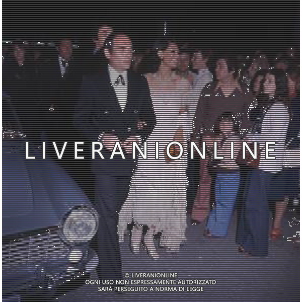 RETROSPETTIVA CLAUDIA CARDINALE ATTRICE NELLA FOTO CON PASQUALE SQUITIERI NELL\'ANNO 1976 AL FESTIVAL INTERNAZIONALE DEL CINEMA DI CANNES AG ALDO LIVERANI SAS