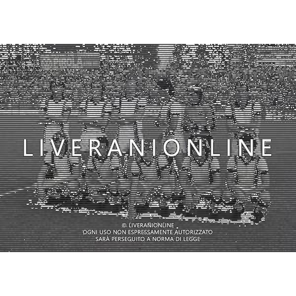 1980-1981 FORMAZIONE DEL PISA CALCIO NELLA FOTO LA FORMAZIONE DEL PISA CALCIO SCHIERATA A MONZA A SIN IN PIEDI LUIGI GOZZOLI-FELICE SECONDINI-ALDO CANTARUTTI-STEFANO GARUTI-ALESSANDRO MANNINI E VITO GRAZIANI SED DA SIN PAOLO TUTTINO-LEONARDO OCCHIPINTI-ODOACRE CHIERICO-FEDERICO ROSSI-GIOVANNI QUADRI AG ALDO LIVERANI SAS