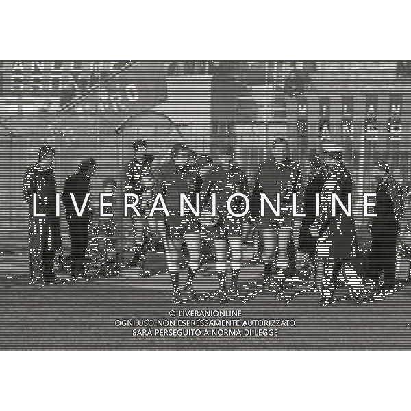 09-12-1976 MILANO-OTTAVI DI RITORNO DI COPPA UEFA MILAN-ATLETIC BILBAO 3-1 NELLA FOTO L\'ARBITRO ESCHWELLER AG ALDO LIVERANI SAS