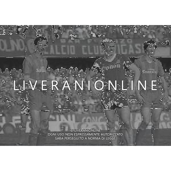 24-03-1985 VERONA-CAMPIONATO DI CALCIO SERIE A VERONA-CREMONESE 3-0 NELLA FOTO WLADYSLAW ZMUDA - HANS PETER BRIEGEL E MARIO MONTORFANO AG ALDO LIVERANI SAS