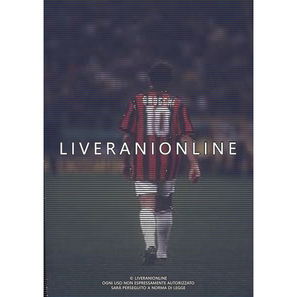 RETROSPETTIVA GENE GNOCCHI ATTORE E COMICO NELLA FOTO GENE GNOCCHI CON LA MAGLIA DEL MILAN NEL DERBY DEL CUORE 06-10-1996 AG ALDO LIVERANI SAS