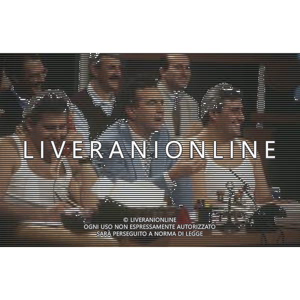 RETROOSPETTIVA GENE GNOCCHI ATTORE NELLA FOTO GENE GNOCCHI CON I GEMELLI CHIUSI NELL\'ANNO 1994 NELLA TRASMISSIONE TELEVISIVA “IL PROCESSO DEL LUNEDI\'“ AG ALDO LIVERANI SAS