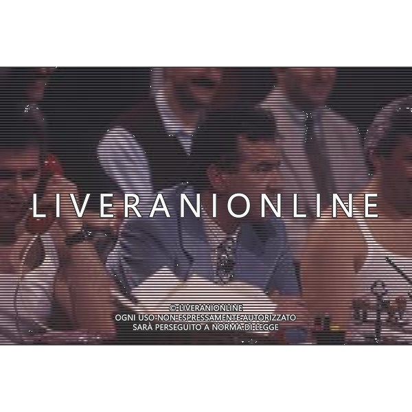 RETROOSPETTIVA GENE GNOCCHI ATTORE NELLA FOTO GENE GNOCCHI CON I GEMELLI CHIUSI NELL\'ANNO 1994 NELLA TRASMISSIONE TELEVISIVA “IL PROCESSO DEL LUNEDI\'“ AG ALDO LIVERANI SAS