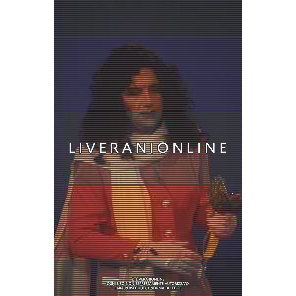 RETROOSPETTIVA GENE GNOCCHI ATTORE NELLA FOTO GENE GNOCCHI IMITA NINETTA DE CESARI NELL\'ANNO 1993 NELLA TRASMISSIONE TELEVISIVA “MAI DIRE GOAL“ AG ALDO LIVERANI SAS