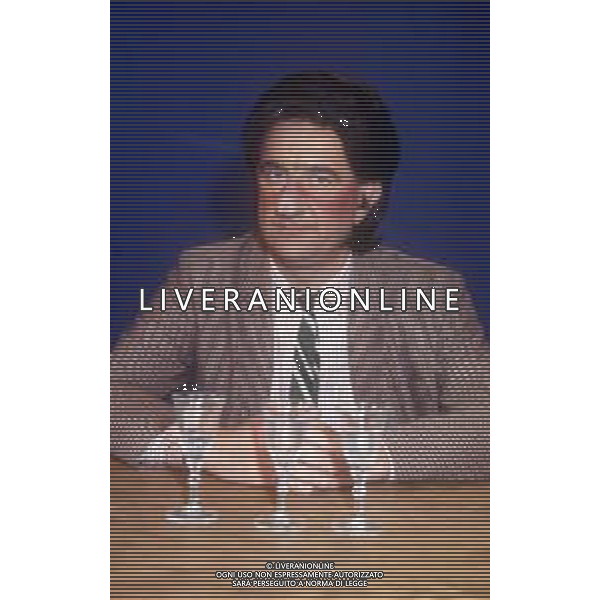 RETROOSPETTIVA GENE GNOCCHI ATTORE NELLA FOTO GENE GNOCCHI IMITA HERMES RUBAGOTTI NELL\'ANNO 1993 NELLA TRASMISSIONE TELEVISIVA “MAI DIRE GOAL“ AG ALDO LIVERANI SAS  