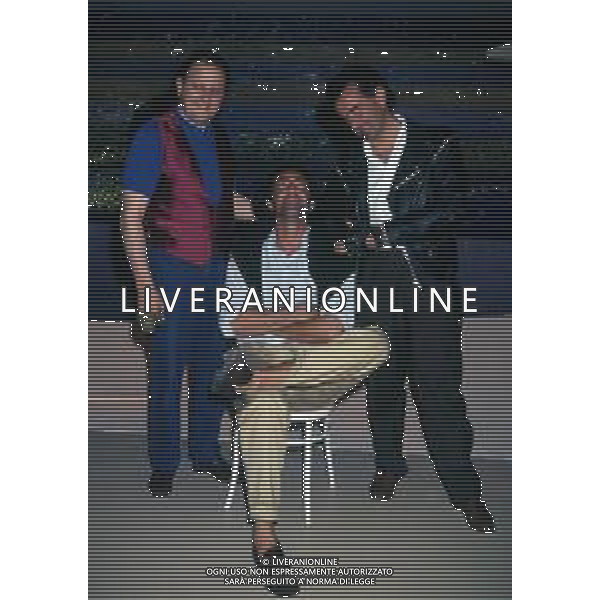 RETROSPETTIVA GENE GNOCCHI ATTORE E COMICO NELLA FOTO GENE GNOCCHI NELL\'ANNO 1991 NELLA TRASMISSIONE TELEVISIVA “SAPORE DI SALE“ CON MASSIMO BOLDI LUCA BARBARESCHI  AG ALDO LIVERANI SAS 