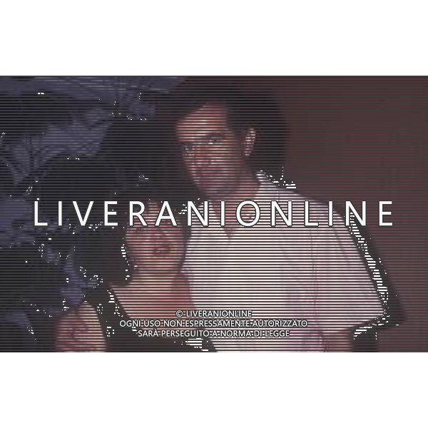 RETROSPETTIVA GENE GNOCCHI ATTORE E COMICO NELLA FOTO GENE GNOCCHI NELL\'ANNO 1990 ALLA PRESENTAZIONE DELLA TRASMISSIONE TELEVISIVA “IL GIOCO DEI NOVE“ CON EMILIETTA FARINA AG ALDO LIVERANI SAS