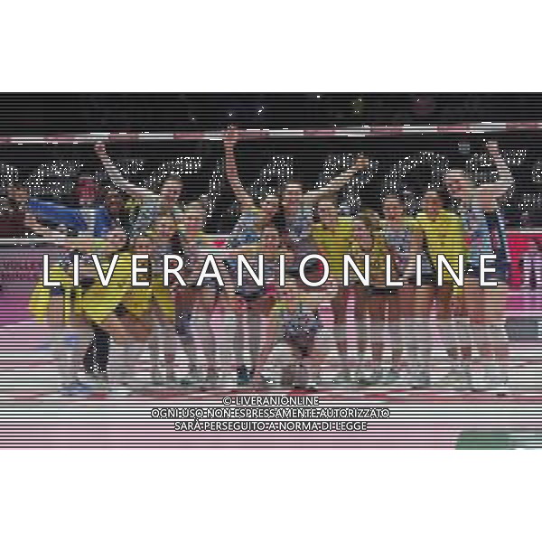 CASALECCHIO DI RENO SEMIFINALI DI COPPA ITALIA VOLLEY FEMMINILE NELLA FOTO LA SQUADRA DEL CONEGLIANO FESTEGGIA LA VITTORIA CHE LE HA PORTATE A GIOCARSI DOMANI LA FINALE FOTO GIANNI SANNA-AG ALDO LIVERANI SAS