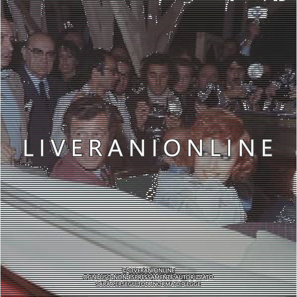 RETROSPETTIVA CLAUDIA CARDINALE ATTRICE NELLA FOTO CON JEAN PAUL BELMONDO AL FESTIVAL DI CANNES NELL\'ANNO 1972 ©Archivio Giovanni Liverani / AGENZIA ALDO LIVERANI SAS