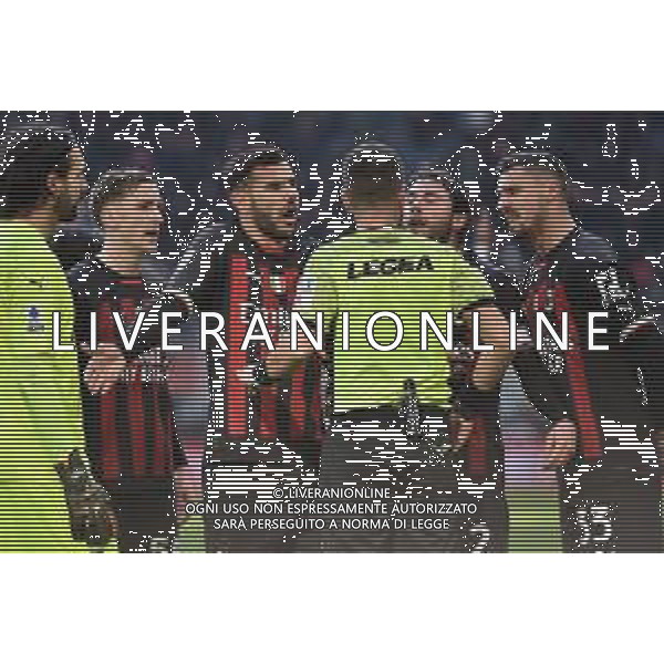 proteste Milan con l\'arbitro Antonio Giua di Olbia (SS) - theo hernandez e davide calabria Milan vs Sassuolo Milano 29-01-2023 Stadio Giuseppe Meazza - San Siro Campionato Serie A TIM - 20a giornata foto Roberto Garavaglia/ag. Aldo Liverani sas/ AGENZIA ALDO LIVERANI SAS