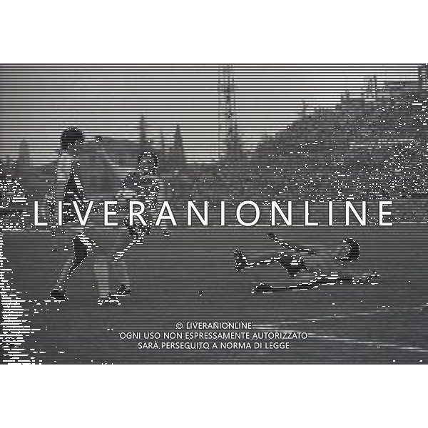 16-11-1980 VICENZA-CAMPIONATO DI CALCIO SERIE B VICENZA-VERONA 0-0 NELLA FOTO GIORGIO CARRERA E MAURO SANDREANI AG ALDO LIVERANI SAS