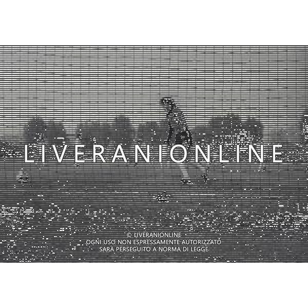 18-04-1982 MONZA CAMPIONATO DI CALCIO SERIE C MONZA-VICENZA 1-0 NELLA FOTO RIGORE GALLUZZO GIUSEPPE AG ALDO LIVERANI SAS
