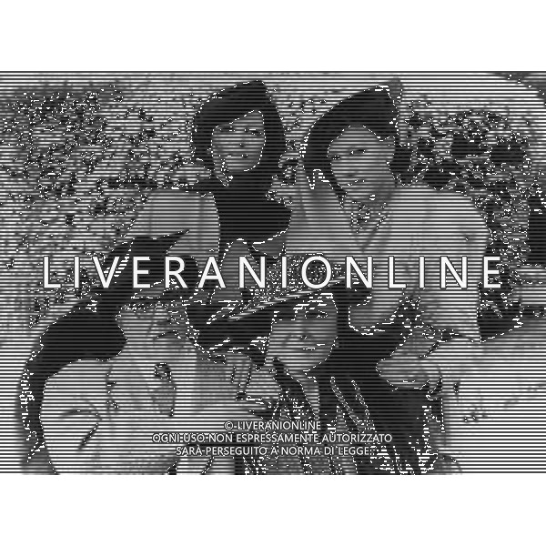 ARCHIVIO GIOVANNI LIVERANI RETROSPETTIVA CLAUDIA CARDINALE ATTRICE NELLA FOTO NEL FILM \'CLARETTA\' DEL 1984 CON CATERINA BORATTO, NANCY BRILLI E PHILIPPE LEMAIRE FILMCODEX / AGENZIA ALDO LIVERANI SAS