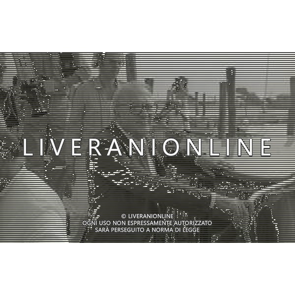 RETROSPETTIVA FEDERICO FELLINI REGISTA NELLA FOTO FEDERICO FELLINI A VENEZIA NELL\'ANNO 1983 AG ALDO LIVERANI SAS 