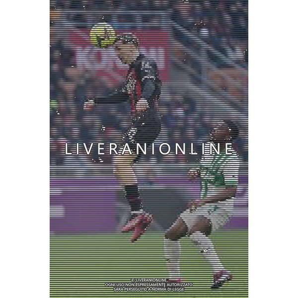 Alexis Saelemaekers (Milan) e sulla DX Hamed Junior Traore\' (Sassuolo) Milan vs Sassuolo Milano 29-01-2023 Stadio Giuseppe Meazza - San Siro Campionato Serie A TIM - 20a giornata foto Roberto Garavaglia/ag. Aldo Liverani sas / AGENZIA ALDO LIVERANI SAS