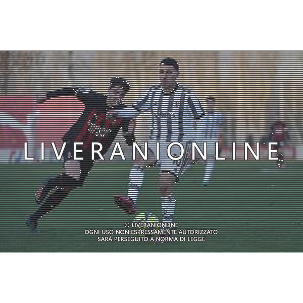 TVRG Luis Hasa (Juventus) e dietro Andrea Bozzolan (Milan) Milan vs Juventus Milano 30-01-2023 Centro sportivo Peppino Vismara - Puma House of Football Campionato Primavera 1 TIM - 16a giornata foto Roberto Garavaglia/ag. Aldo Liverani sas / AGENZIA ALDO LIVERANI SAS