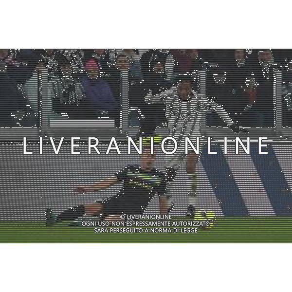 TVMV-Torino 02.02.2023 Allianz Stadium © Manuela Viganti/Agenzia Aldo Liverani Juventus vs Lazio Coppa Italia Frecciarossa 2022/2023 Quarti di Finale Nella foto: juan cuadrado e adam marusic ©Viganti/ AGENZIA ALDO LIVERANI SAS