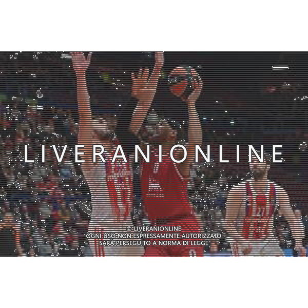 TVRG Dalibor Ilic (Stella Rossa Belgrado) SX e Brandon Davies (Olimpia Milano) DX EA7 Emporio Armani Milano vs Stella Rossa Meridianbet Belgrado Assago (MI) 02-02-2023 Mediolanum Forum Turkish Airlines Euroleague 23a giornata regular season foto Roberto Garavaglia/ag. Aldo Liverani sas/ AGENZIA ALDO LIVERANI SAS