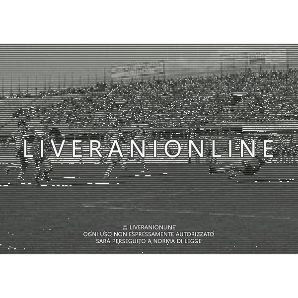 28-04-1995 VARESE CAMPIONATO DI CALCIO SERIE B VARESE-BARI 2-3 NELLA FOTO AZIONE DI GIOCO AG ALDO LIVERANI SAS