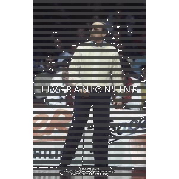 RETROSPETTIVA DAN PETERSON ALLENATORE BASKET NELLA FOTO DAN PETERSON IL 26-02-1987 NELLA PARTITA DI BASKET CONTRO ZALGIRIS AG ALDO LIVERANI SAS 