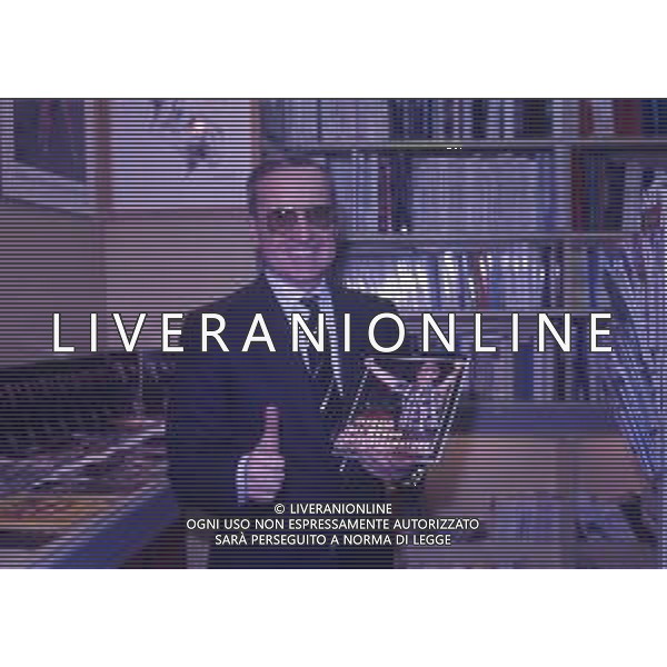 RETROSPETTIVA DAN PETERSON ALLENATORE BASKET NELLA FOTO DAN PETERSON ALLENATORE NELL\'ANNO 1987 A MILANO PRESENTAZIONE DEL SUO LIBRO AG ALDO LIVERANI SAS  