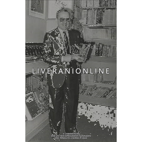 RETROSPETTIVA DAN PETERSON ALLENATORE BASKET NELLA FOTO DAN PETERSON ALLENATORE NELL\'ANNO 1987 A MILANO PRESENTAZIONE DEL SUO LIBRO AG ALDO LIVERANI SAS  