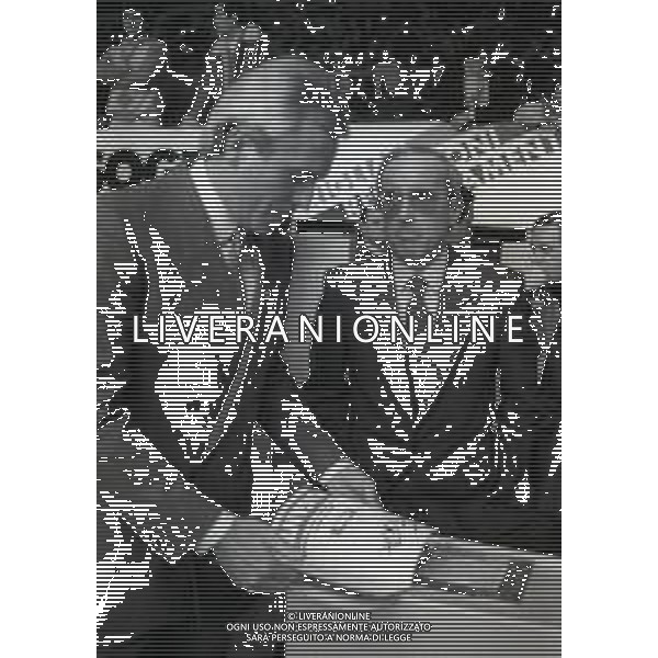 RETROSPETTIVA DAN PETERSON ALLENATORE BASKET NELLA FOTO DAN PETERSON CON BOB HILL ALLENATORE KNORR BOLOGNA BASKET NELL\'ANO 1988-1989 AG ALDO LIVERANI SAS 