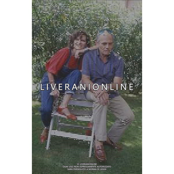 ARCHIVIO GIOVANNI LIVERANI RETROSPETTIVA CLAUDIA CARDINALE ATTRICE NELLA FOTO A VENEZIA NEL 1984 CON IL MARITO PASQUALE SQUITIERI AG ALDO LIVERANI SAS