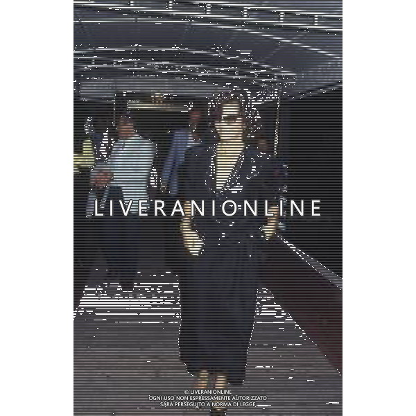 ARCHIVIO GIOVANNI LIVERANI RETROSPETTIVA CLAUDIA CARDINALE ATTRICE NELLA FOTO A VENEZIA NEL 1984 CON IL MARITO PASQUALE SQUITIERI AG ALDO LIVERANI SAS