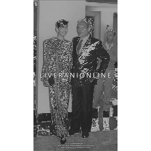 ARCHIVIO GIOVANNI LIVERANI RETROSPETTIVA CLAUDIA CARDINALE ATTRICE NELLA FOTO A VENEZIA NEL 1984 CON IL MARITO PASQUALE SQUITIERI AG ALDO LIVERANI SAS