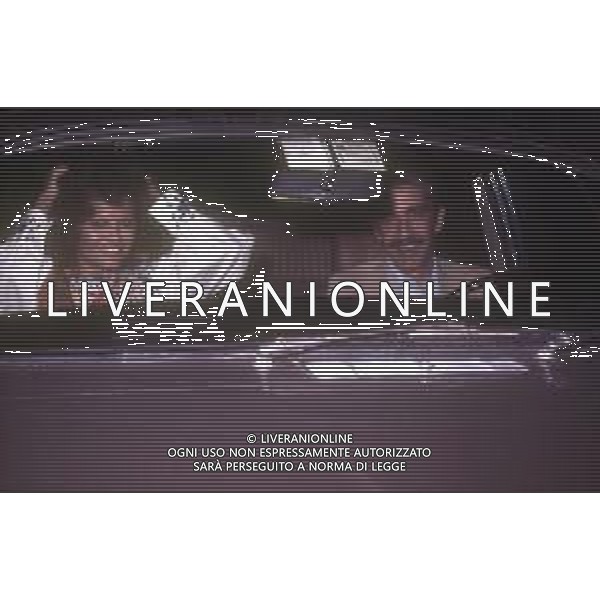 ARCHIVIO GIOVANNI LIVERANI RETROSPETTIVA CLAUDIA CARDINALE ATTRICE NELLA FOTO CON IL MARITO FRANCO CRISTALDI NELL\'ANNO 1975 IN SARDEGNA FOTO ATTILIO ROGNONI / AG ALDO LIVERANI SAS