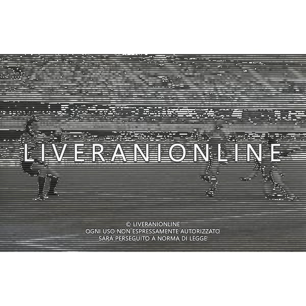 22-09-1991 VERONA CAMPIONATO DI CALCIO SERIE A VERONA-BARI 2-1 NELLA FOTO TIRO DAVIDE PELLEGRINI AG ALDO LIVERANI SAS