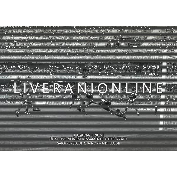 22-09-1991 VERONA CAMPIONATO DI CALCIO SERIE A VERONA-BARI 2-1 NELLA FOTO AUTOGOAL GIOVANNI LOSETO AG ALDO LIVERANI SAS