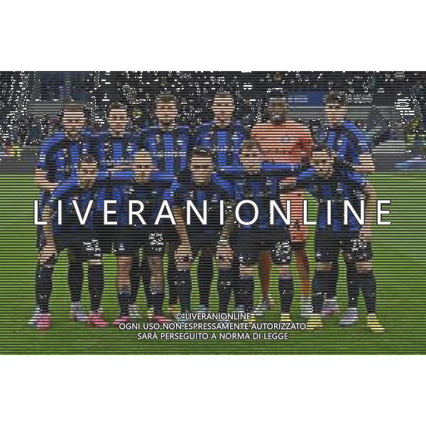 formazione Inter, in piedi da SX Milan Skriniar, Matteo Darmian, Francesco Acerbi, Edin Dzeko, Andre\' Onana e Alessandro Bastoni; in basso da SX Henrikh Mkhitaryan, Federico Dimarco, Lautaro Martinez, Nicolo\' Barella e Hakan Calhanoglu Inter vs Milan Milano 05-02-2023 Stadio Giuseppe Meazza - San Siro Campionato Serie A TIM - 21a giornata foto Roberto Garavaglia/ag. Aldo Liverani sas / AGENZIA ALDO LIVERANI SAS
