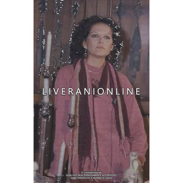 ARCHIVIO GIOVANNI LIVERANI RETROSPETTIVA CLAUDIA CARDINALE ATTRICE NELLA FOTO NELLA SUA ABITAZIONE NELL\'ANNO 1984 AG ALDO LIVERANI SAS