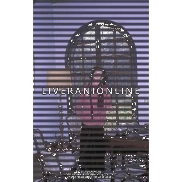 ARCHIVIO GIOVANNI LIVERANI RETROSPETTIVA CLAUDIA CARDINALE ATTRICE NELLA FOTO NELLA SUA ABITAZIONE NELL\'ANNO 1984 AG ALDO LIVERANI SAS