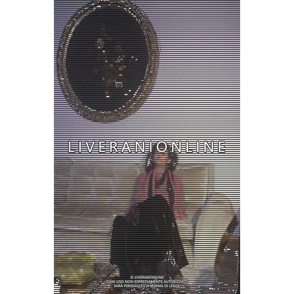 ARCHIVIO GIOVANNI LIVERANI RETROSPETTIVA CLAUDIA CARDINALE ATTRICE NELLA FOTO NELLA SUA ABITAZIONE NELL\'ANNO 1984 AG ALDO LIVERANI SAS