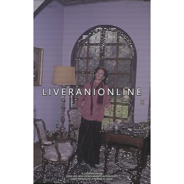 ARCHIVIO GIOVANNI LIVERANI RETROSPETTIVA CLAUDIA CARDINALE ATTRICE NELLA FOTO NELLA SUA ABITAZIONE NELL\'ANNO 1984 AG ALDO LIVERANI SAS