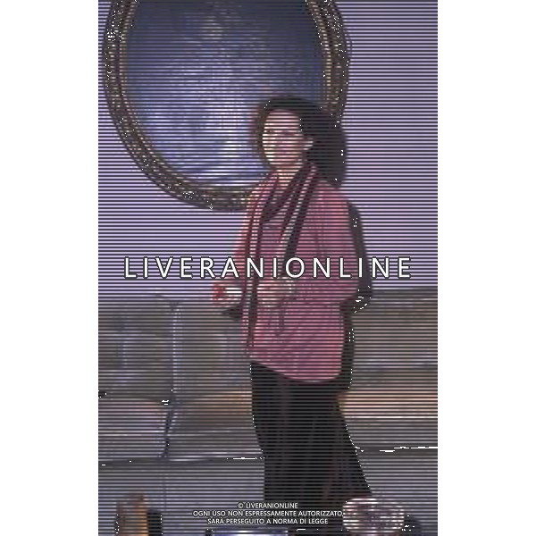 ARCHIVIO GIOVANNI LIVERANI RETROSPETTIVA CLAUDIA CARDINALE ATTRICE NELLA FOTO NELLA SUA ABITAZIONE NELL\'ANNO 1984 AG ALDO LIVERANI SAS