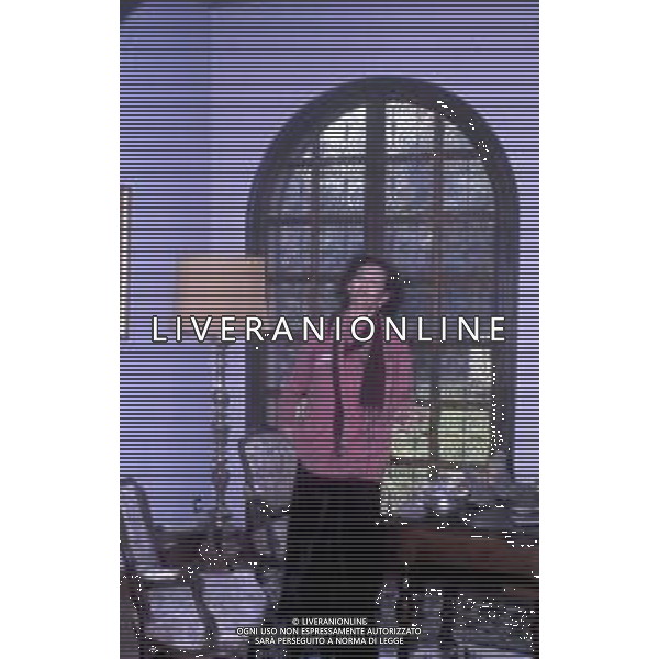 ARCHIVIO GIOVANNI LIVERANI RETROSPETTIVA CLAUDIA CARDINALE ATTRICE NELLA FOTO NELLA SUA ABITAZIONE NELL\'ANNO 1984 AG ALDO LIVERANI SAS