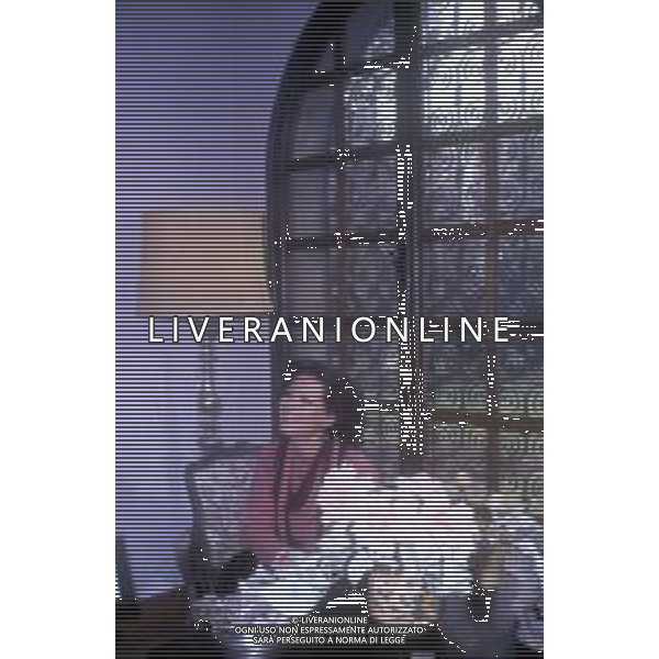 ARCHIVIO GIOVANNI LIVERANI RETROSPETTIVA CLAUDIA CARDINALE ATTRICE NELLA FOTO NELLA SUA ABITAZIONE NELL\'ANNO 1984 AG ALDO LIVERANI SAS