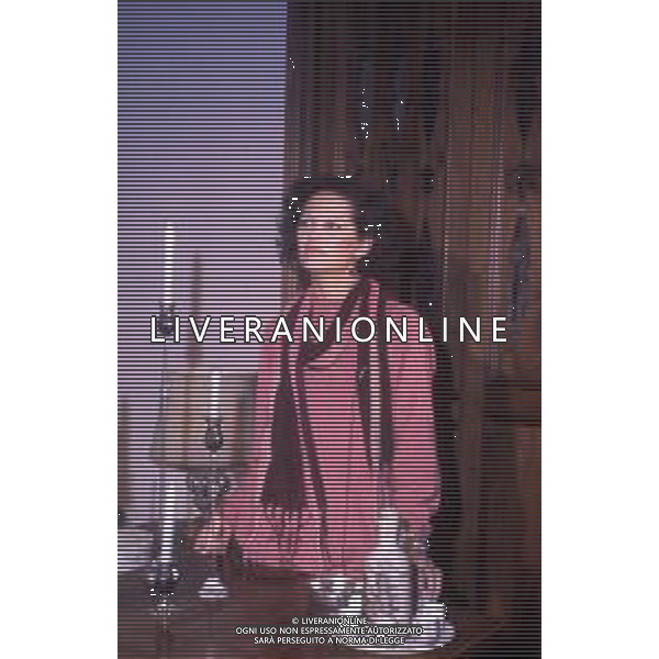 ARCHIVIO GIOVANNI LIVERANI RETROSPETTIVA CLAUDIA CARDINALE ATTRICE NELLA FOTO NELLA SUA ABITAZIONE NELL\'ANNO 1984 AG ALDO LIVERANI SAS
