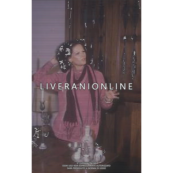 ARCHIVIO GIOVANNI LIVERANI RETROSPETTIVA CLAUDIA CARDINALE ATTRICE NELLA FOTO NELLA SUA ABITAZIONE NELL\'ANNO 1984 AG ALDO LIVERANI SAS