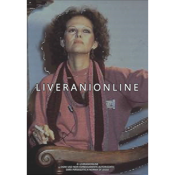 ARCHIVIO GIOVANNI LIVERANI RETROSPETTIVA CLAUDIA CARDINALE ATTRICE NELLA FOTO NELLA SUA ABITAZIONE NELL\'ANNO 1984 AG ALDO LIVERANI SAS