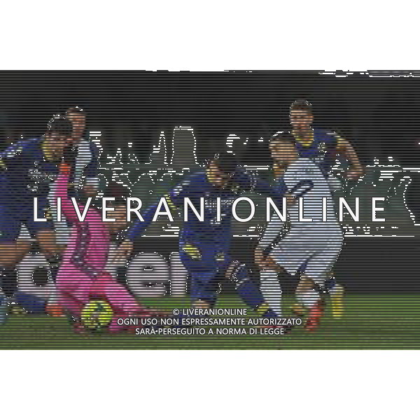 H.Verona vs Lazio Campionato Serie A TIM - 21 Giornata - Stadio Bentegodi - Verona 06-02-2023 nella foto Montipo\' si oppone a Zaccagni ©Federico Gaetano / AGENZIA ALDO LIVERANI SAS