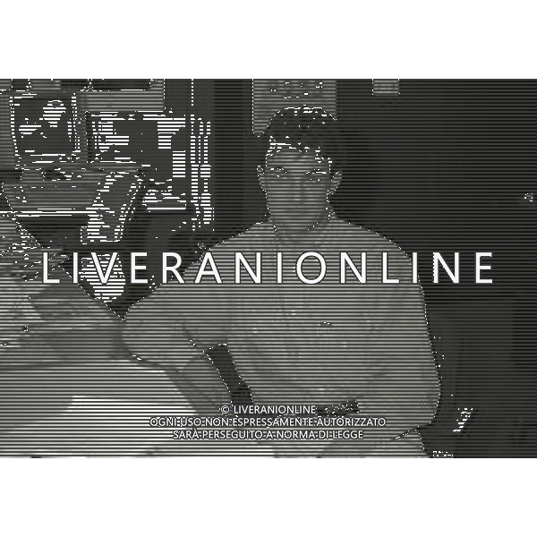1993 MILANO REDAZIONE DELLA GAZZETTA DELLO SPORT OSPITE PER LE TELEFONATE COI LETTORI JEAN ALESI NELLA FOTO JEAN ALESI AG ALDO LIVERANI SAS