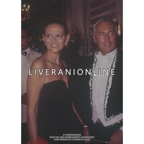 RETROSPETTIVA CLAUDIA CARDINALE ATTRICE NELLA FOTO ALLA FESTA DELLA MODA NEL 1987 CON LO STILISTA GIORGIO ARMANI AG ALDO LIVERANI SAS