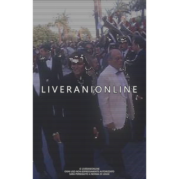 RETROSPETTIVA CLAUDIA CARDINALE ATTRICE NELLA FOTO CON IL MARITO PASQUALE SQUITIERI AL FESTIVAL DI CANNES NEL 1987 AG ALDO LIVERANI SAS